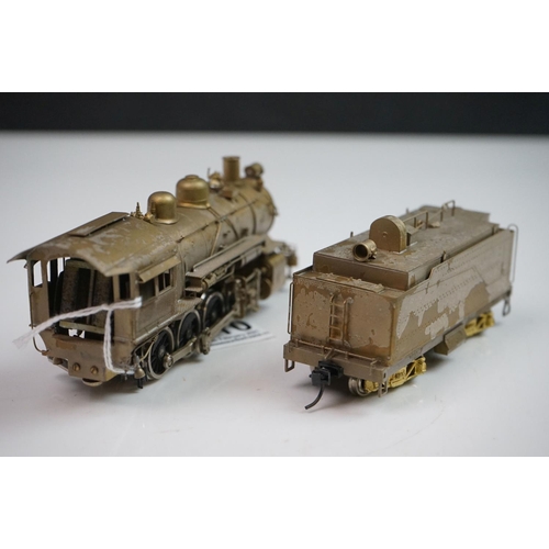 110 - Boxed United Scale Models  HO gauge Santa Fe 2-8-0 Consolidation brass locomotive and tender (Japan)... 