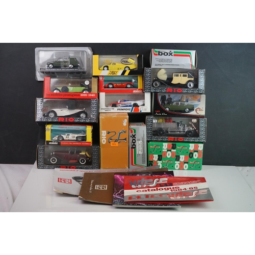 1119 - 11 Boxed / cased Protettok diecast models, various series