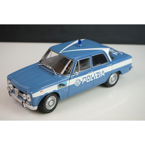 1123 - Boxed Pauls Model Art Minichamps 1:18 Alfa Romeo Guilia Super Polizia diecast model contained within... 