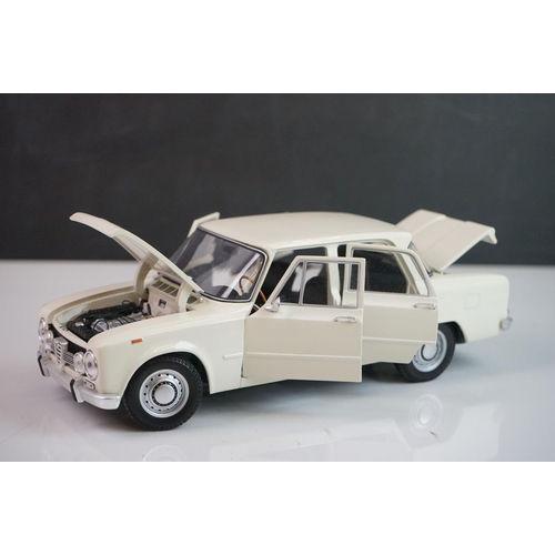 1124 - Boxed Pauls Model Art Minichamps 1:18 Alfa Romeo Guilia Super 1970 in white diecast model contained ... 