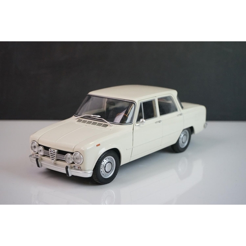 1124 - Boxed Pauls Model Art Minichamps 1:18 Alfa Romeo Guilia Super 1970 in white diecast model contained ... 