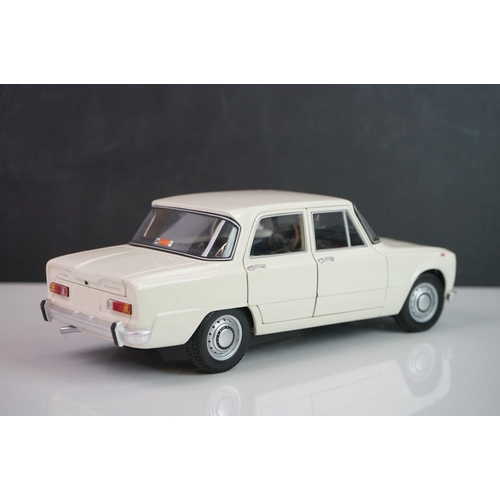 1124 - Boxed Pauls Model Art Minichamps 1:18 Alfa Romeo Guilia Super 1970 in white diecast model contained ... 