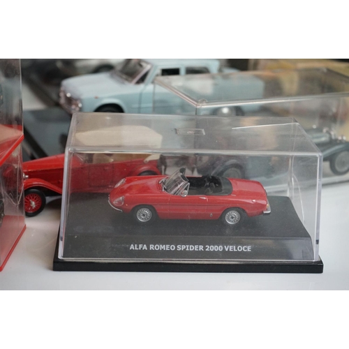 1127 - 20 Diecast models of various scale, most contained within cases, include Leo Models Vintage Collecti... 