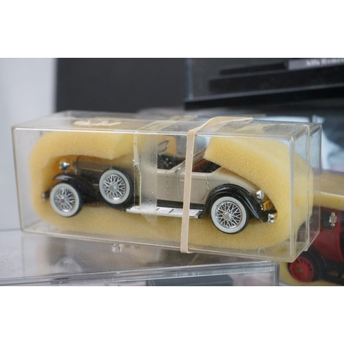 1127 - 20 Diecast models of various scale, most contained within cases, include Leo Models Vintage Collecti... 