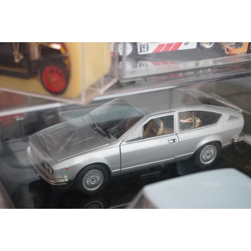 1127 - 20 Diecast models of various scale, most contained within cases, include Leo Models Vintage Collecti... 