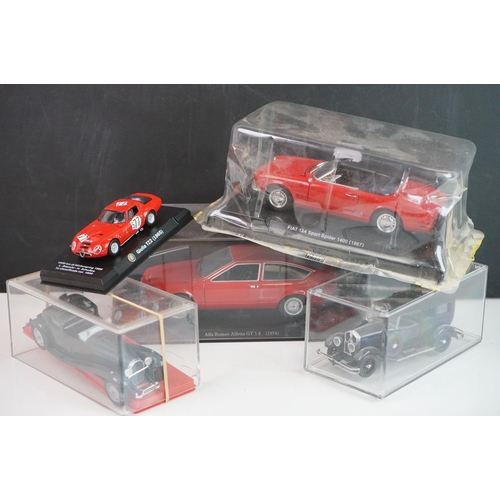 1127 - 20 Diecast models of various scale, most contained within cases, include Leo Models Vintage Collecti... 