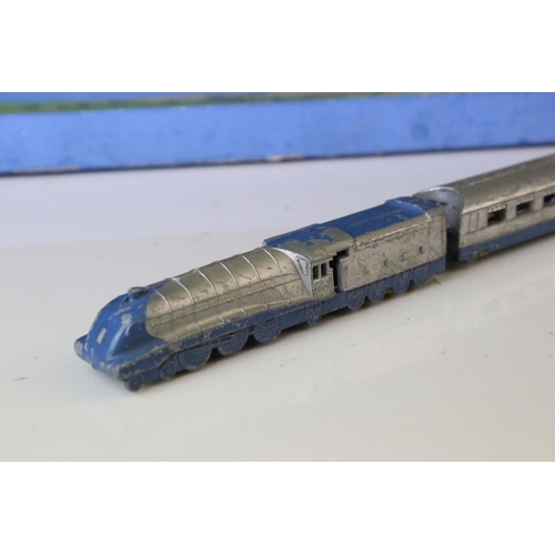 1187 - Boxed Dinky No 16 Silver Jubilee Train Set with inner display, play worn, tatty box with part missin... 