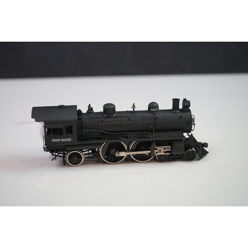 119 - Boxed UP 4-4-2 Union Pacific HO gauge brass locomotive & tender, painted, made in Japan, model appea... 