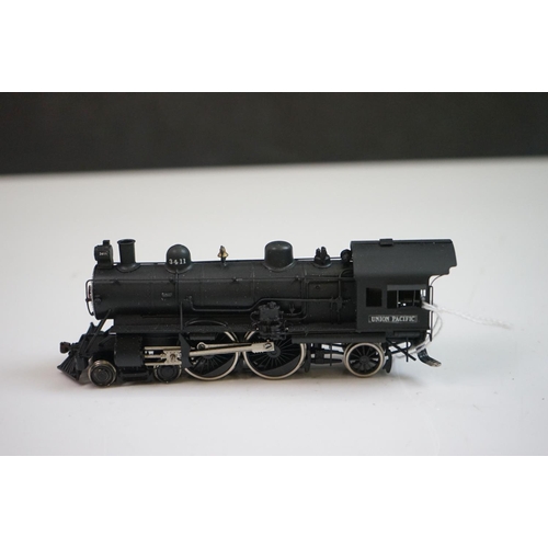 119 - Boxed UP 4-4-2 Union Pacific HO gauge brass locomotive & tender, painted, made in Japan, model appea... 