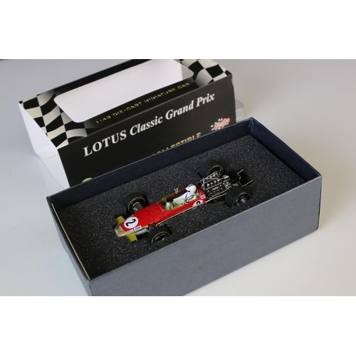 1199 - Two boxed 1:43 diecast models to include AutoArt Signature 65586 Jaguar D-Type Le Mans 24hr race 195... 