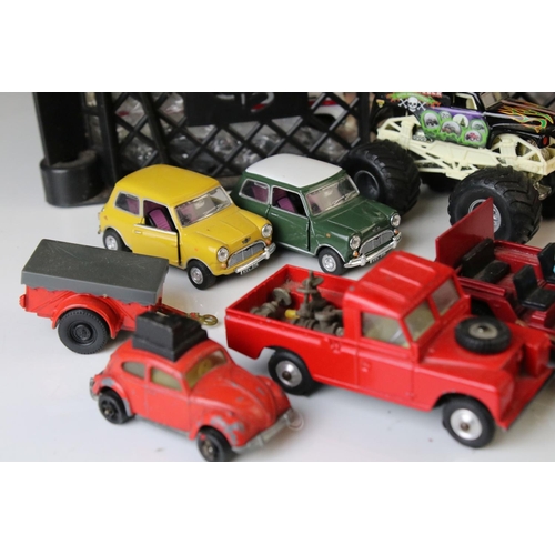 1206 - Collection of 25 diecast & plastic models to include mid 20th C Corgi & Dinky