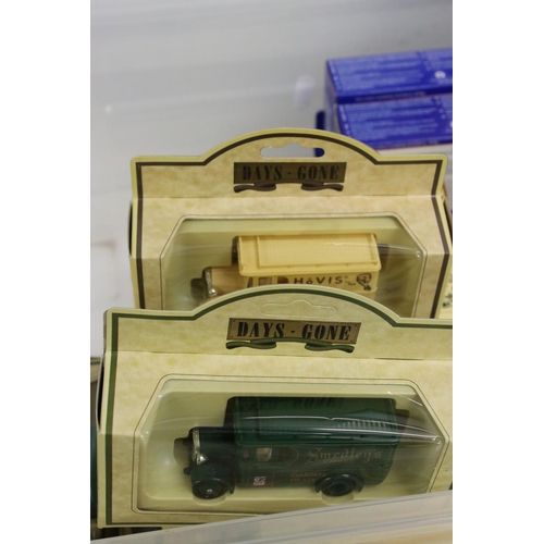 1216 - 44 x Boxed diecast models to include 42 x Lledo Days Gone featuring 006018 1928 Model T, 13022 1934 ... 