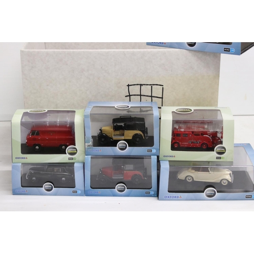 1228 - 26 Cased / boxed Oxford diecast models to include Commercials, Automobiles, Omnibus etc, vg