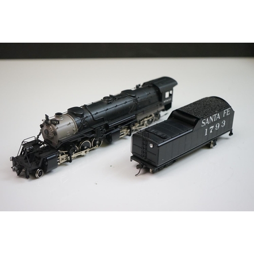 123 - Boxed Oriental Limited PowerHouse HO gauge 8063 Santa Fe 2-8-8-2 brass locomotive & tender, made by ... 