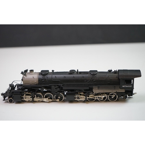 123 - Boxed Oriental Limited PowerHouse HO gauge 8063 Santa Fe 2-8-8-2 brass locomotive & tender, made by ... 