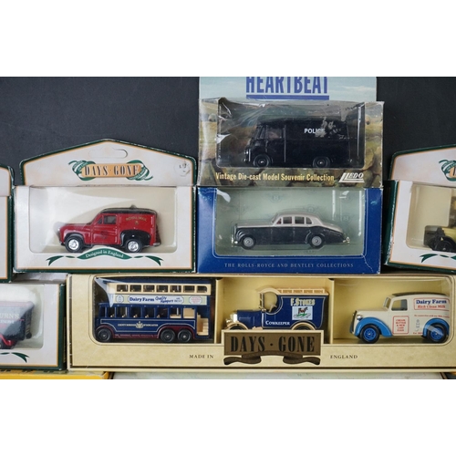 1242 - 35 x Boxed diecast models to include 2 x Corgi D980/1 Ford Popular Van and 90011 Mack B Open Pumper ... 