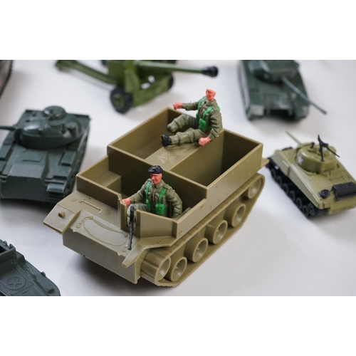 1247 - Collection of diecast & plastic military models to include Airfix, Corgi, Denzil Skinner, Dinky etc,... 