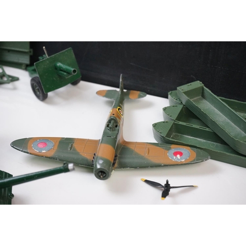 1247 - Collection of diecast & plastic military models to include Airfix, Corgi, Denzil Skinner, Dinky etc,... 