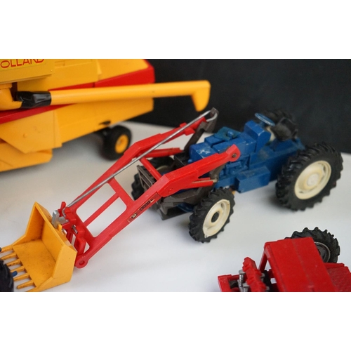 1259 - Group of Britains diecast and plastic farming vehicles and accessories to include New Holland TR85