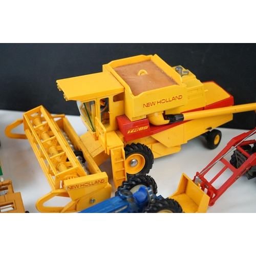 1259 - Group of Britains diecast and plastic farming vehicles and accessories to include New Holland TR85