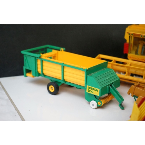 1259 - Group of Britains diecast and plastic farming vehicles and accessories to include New Holland TR85