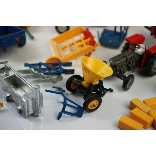 1259 - Group of Britains diecast and plastic farming vehicles and accessories to include New Holland TR85