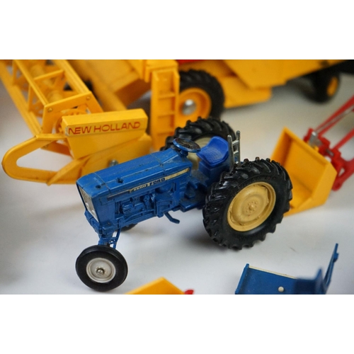 1259 - Group of Britains diecast and plastic farming vehicles and accessories to include New Holland TR85