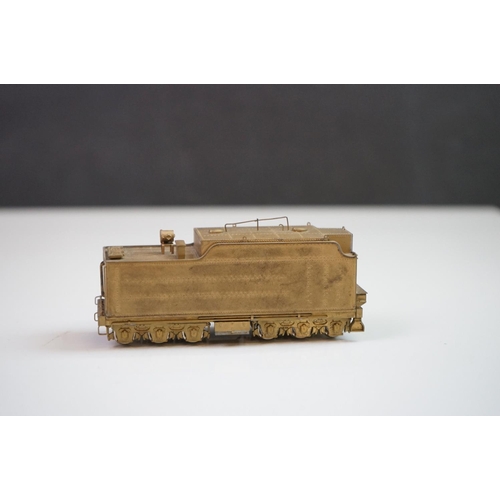 139 - Boxed United Scale Models HO gauge SF 2-8-2 brass locomotive & tender, unpainted, appears vg with so... 