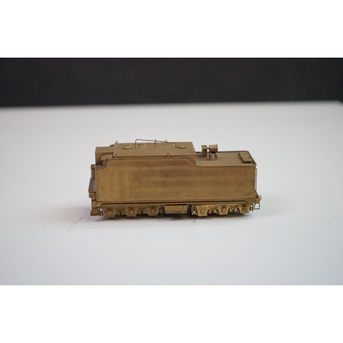 139 - Boxed United Scale Models HO gauge SF 2-8-2 brass locomotive & tender, unpainted, appears vg with so... 