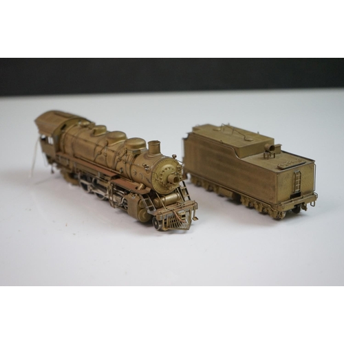 139 - Boxed United Scale Models HO gauge SF 2-8-2 brass locomotive & tender, unpainted, appears vg with so... 