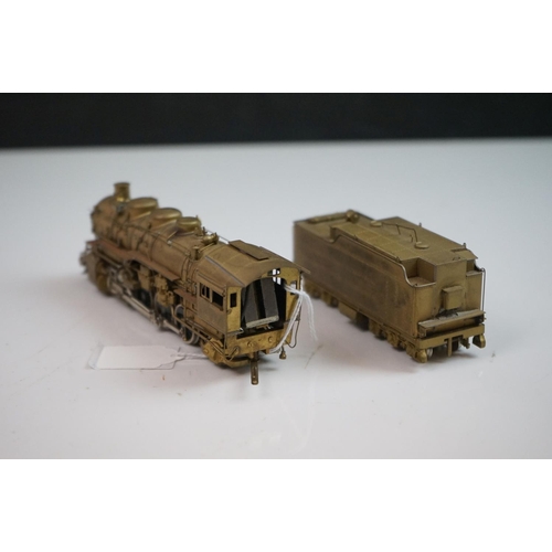 139 - Boxed United Scale Models HO gauge SF 2-8-2 brass locomotive & tender, unpainted, appears vg with so... 