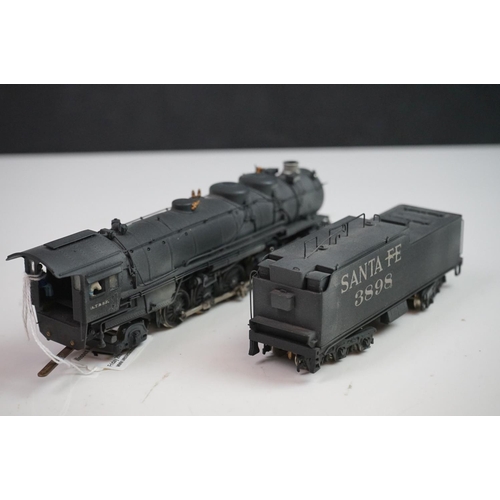 140 - Boxed United Scale Models HO gauge Santa Fe 2-10-2 brass locomotive & tender exclusively for Pacific... 