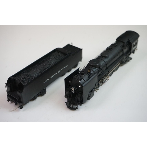 143 - Boxed Key Imports HO gauge NYC L-4b 4-8-2 brass locomotive & tender, by Samhongsa (Korea), painted, ... 