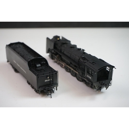 143 - Boxed Key Imports HO gauge NYC L-4b 4-8-2 brass locomotive & tender, by Samhongsa (Korea), painted, ... 