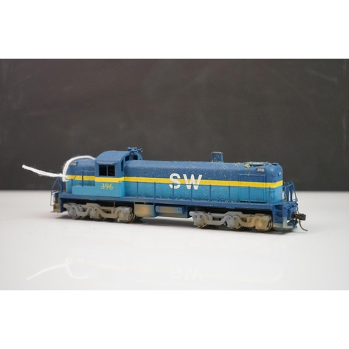 155 - Boxed Alco HO gauge SW 396 brass locomotive (Japan), painted, appearing excellent with box showing s... 