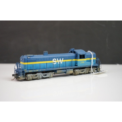 155 - Boxed Alco HO gauge SW 396 brass locomotive (Japan), painted, appearing excellent with box showing s... 