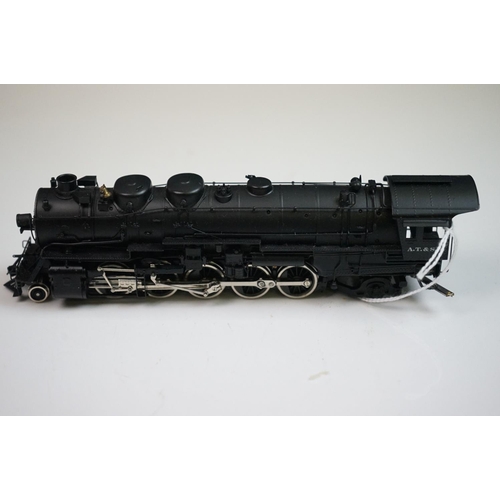 173 - Boxed United Scale Models HO gauge Super Detail Custom Quality Santa Fe 2-10-2 brass locomotive, pai... 