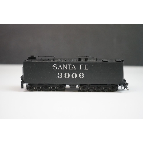 173 - Boxed United Scale Models HO gauge Super Detail Custom Quality Santa Fe 2-10-2 brass locomotive, pai... 