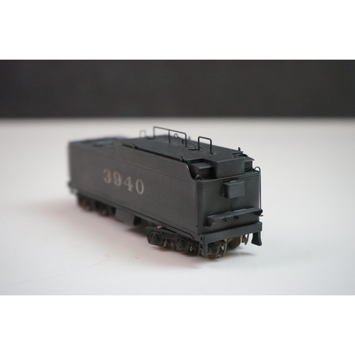 201 - Boxed United Scale Models HO gauge Santa Fe 2-10-2 brass locomotive, painted, exclusively for Pacifi... 