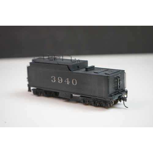 201 - Boxed United Scale Models HO gauge Santa Fe 2-10-2 brass locomotive, painted, exclusively for Pacifi... 