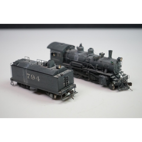 226 - Boxed Sunset Models HO gauge Santa Fe 2-8-0 789 Class brass locomotive & tender, painted, made in Ko... 