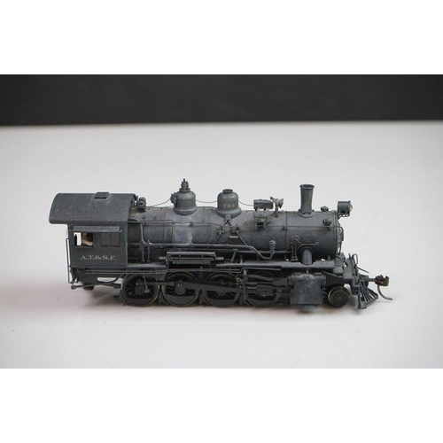 226 - Boxed Sunset Models HO gauge Santa Fe 2-8-0 789 Class brass locomotive & tender, painted, made in Ko... 