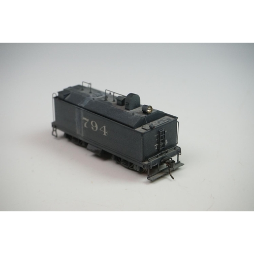 226 - Boxed Sunset Models HO gauge Santa Fe 2-8-0 789 Class brass locomotive & tender, painted, made in Ko... 