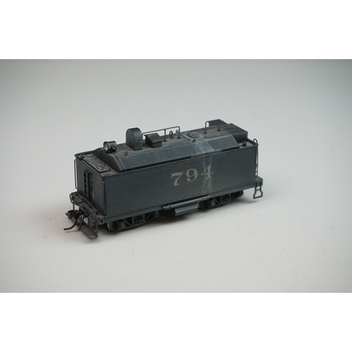 226 - Boxed Sunset Models HO gauge Santa Fe 2-8-0 789 Class brass locomotive & tender, painted, made in Ko... 