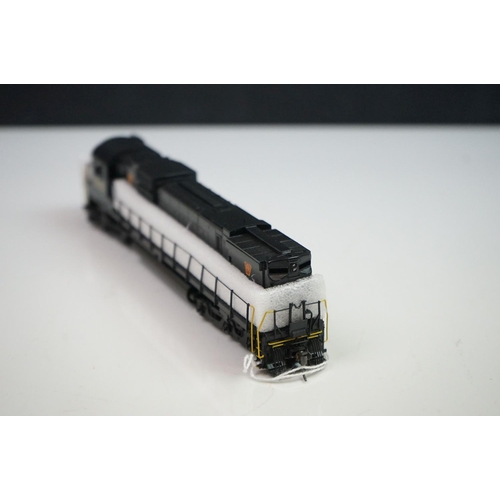 236 - Boxed Oriental Limited HO gauge ALCO C-630 3000HP Low Hood brass locomotive, painted, made in Korea ... 