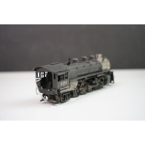 242 - Boxed Master Series HO gauge Union Pacific MK-6 Mikado 2-8-2 brass locomotive & tender, painted, app... 