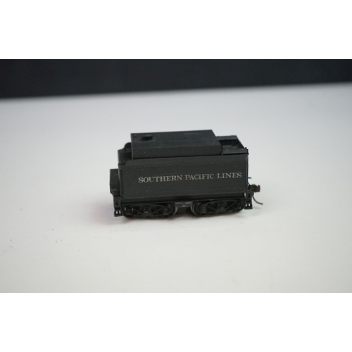 246 - Boxed Fujiyama Kogyo Co Ltd HO gauge SP-T & NO Class E-23 4-4-0 brass locomotive & tender, painted, ... 