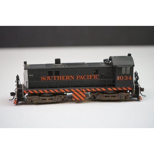 258 - Alco HO gauge 1034 Southern Pacific Switcher brass locomotive by KMT, Japan, painted, boxed