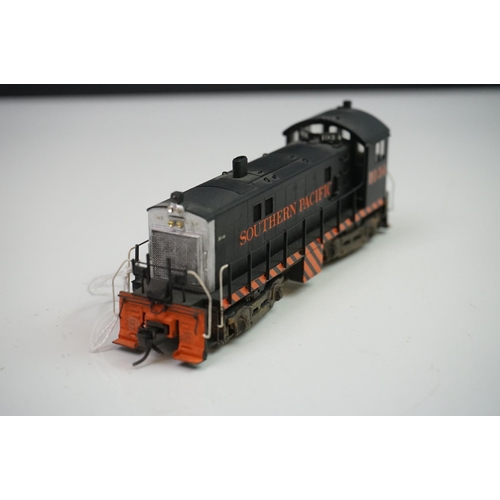 258 - Alco HO gauge 1034 Southern Pacific Switcher brass locomotive by KMT, Japan, painted, boxed