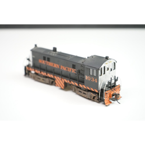 258 - Alco HO gauge 1034 Southern Pacific Switcher brass locomotive by KMT, Japan, painted, boxed